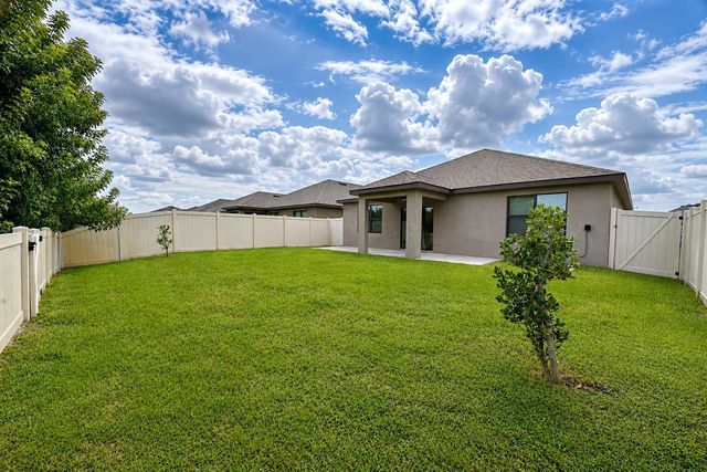 927 Remington Green Drive SE, Palm Bay, FL 32909
