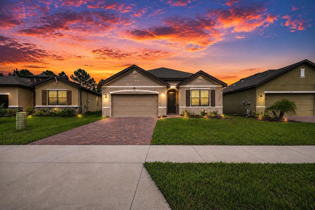 927 Remington Green Drive SE, Palm Bay, FL 32909