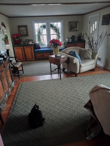 207 Topsfield Rd, Wenham, MA 01984