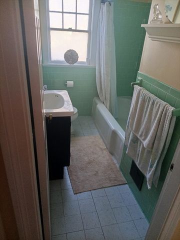 207 Topsfield Rd, Wenham, MA 01984