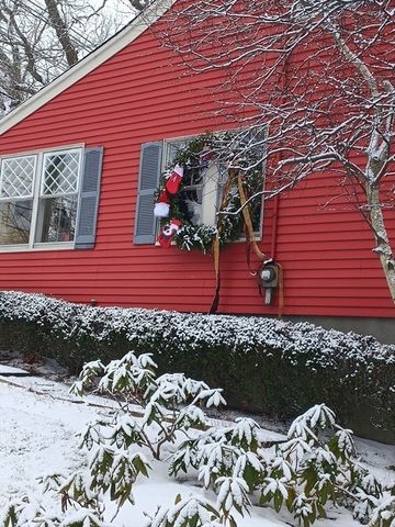 207 Topsfield Rd, Wenham, MA 01984