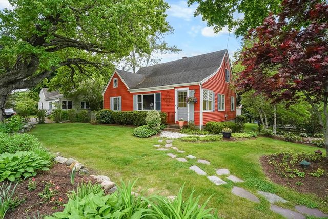 207 Topsfield Rd, Wenham, MA 01984