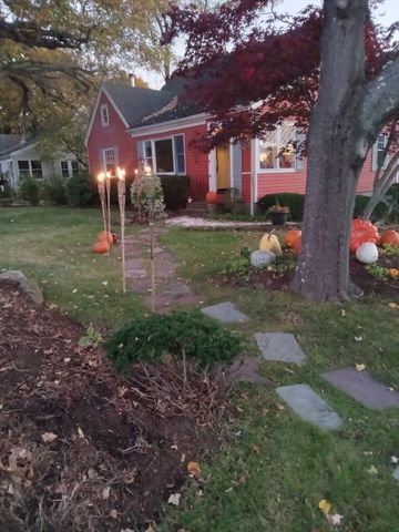 207 Topsfield Rd, Wenham, MA 01984