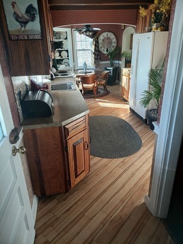 207 Topsfield Rd, Wenham, MA 01984