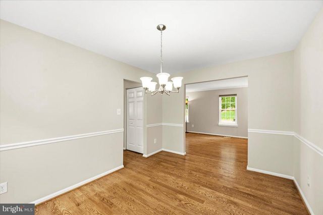5710 MACKENZIE ST, Centreville, VA 20120