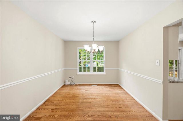 5710 MACKENZIE ST, Centreville, VA 20120
