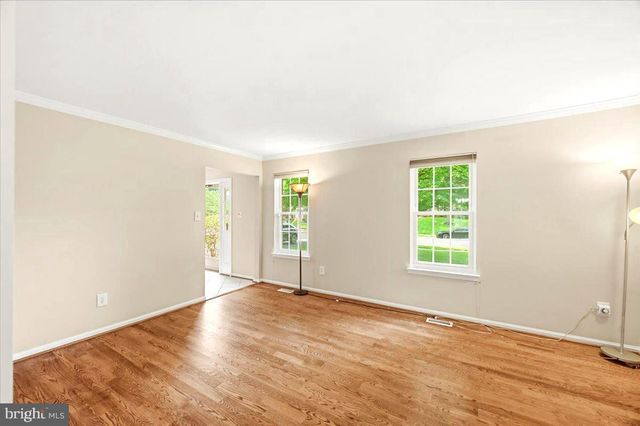 5710 MACKENZIE ST, Centreville, VA 20120