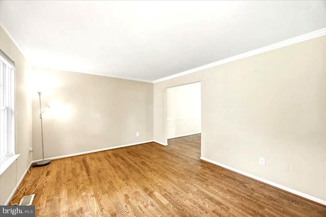 5710 MACKENZIE ST, Centreville, VA 20120