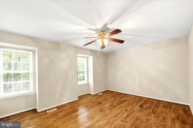 5710 MACKENZIE ST, Centreville, VA 20120
