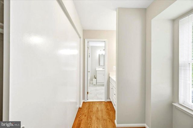 5710 MACKENZIE ST, Centreville, VA 20120