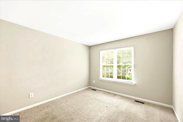 5710 MACKENZIE ST, Centreville, VA 20120