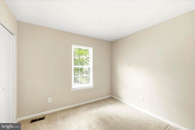 5710 MACKENZIE ST, Centreville, VA 20120