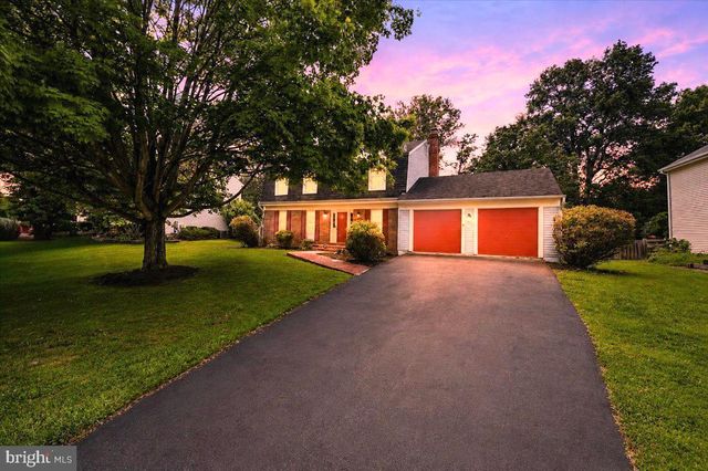 5710 MACKENZIE ST, Centreville, VA 20120