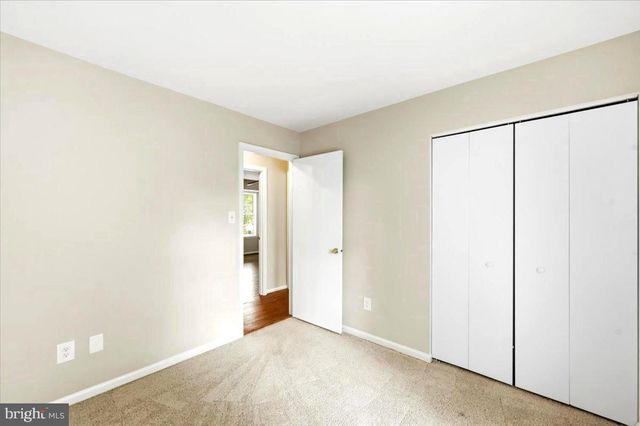 5710 MACKENZIE ST, Centreville, VA 20120