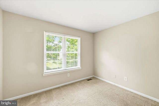 5710 MACKENZIE ST, Centreville, VA 20120