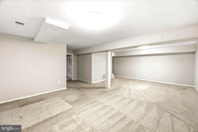 5710 MACKENZIE ST, Centreville, VA 20120