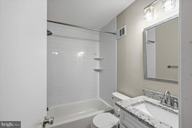5710 MACKENZIE ST, Centreville, VA 20120