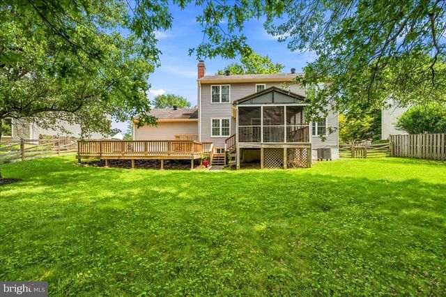 5710 MACKENZIE ST, Centreville, VA 20120