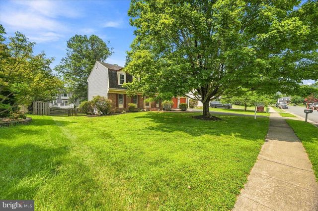 5710 MACKENZIE ST, Centreville, VA 20120