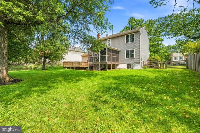 5710 MACKENZIE ST, Centreville, VA 20120