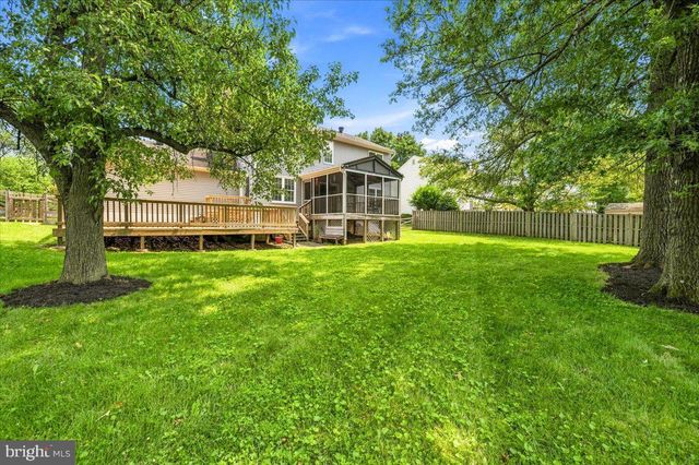 5710 MACKENZIE ST, Centreville, VA 20120
