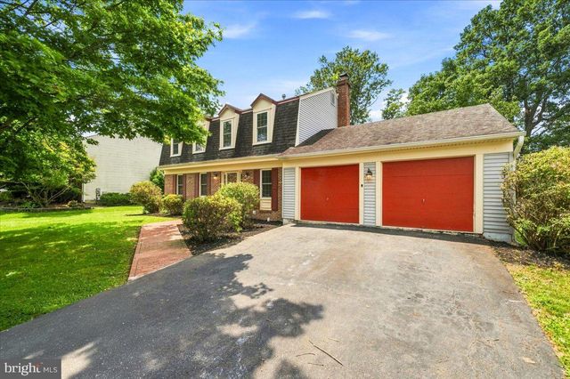 5710 MACKENZIE ST, Centreville, VA 20120