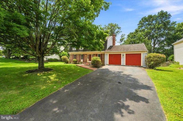 5710 MACKENZIE ST, Centreville, VA 20120