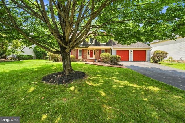 5710 MACKENZIE ST, Centreville, VA 20120