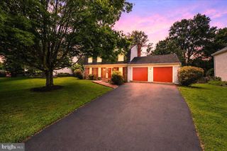 5710 MACKENZIE ST, Centreville, VA 20120