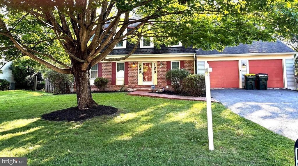 5710 MACKENZIE ST, Centreville, VA 20120