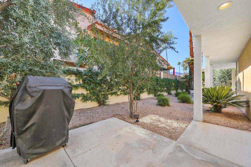 Image 33 of property listing at 46335 Burroweed Lane, Palm Desert, CA 92260