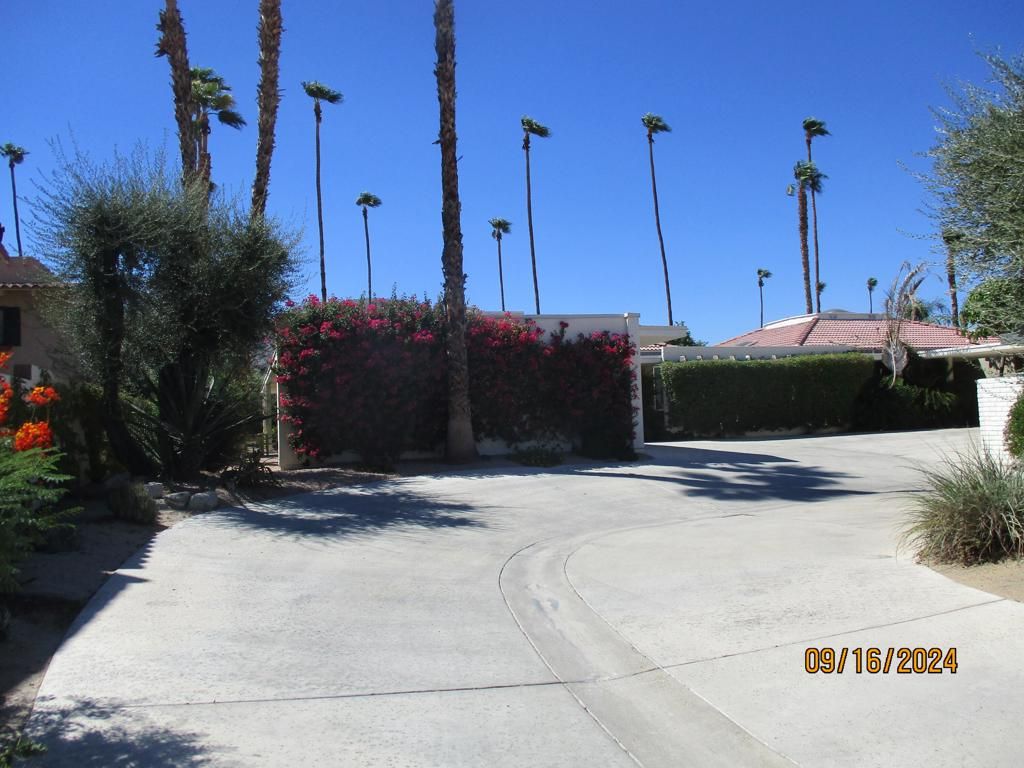 Image 55 of property listing at 46335 Burroweed Lane, Palm Desert, CA 92260