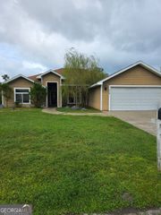 516 Hide Away Lake Loop, Kingsland, GA 31548