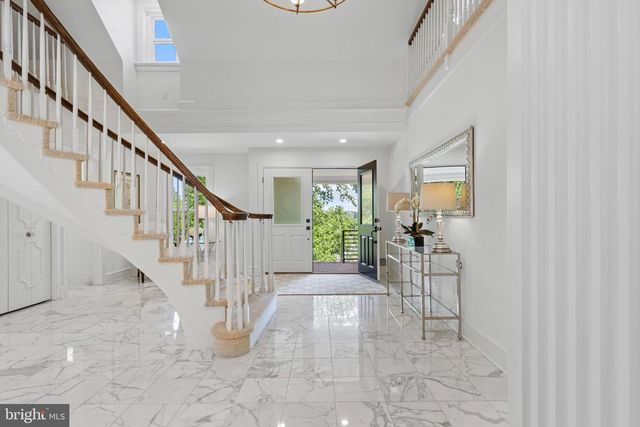 21 SPRINGTON POINTE DR, Newtown Square, PA 19073