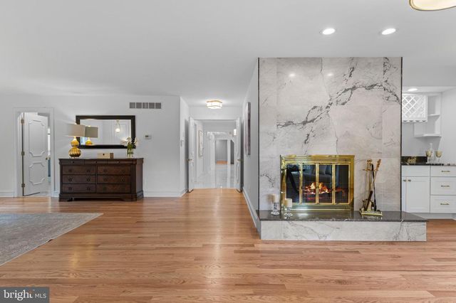 21 SPRINGTON POINTE DR, Newtown Square, PA 19073