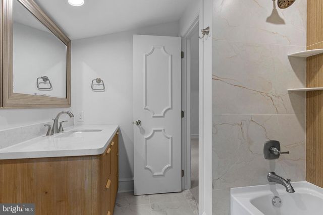 21 SPRINGTON POINTE DR, Newtown Square, PA 19073
