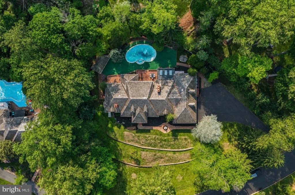 21 SPRINGTON POINTE DR, Newtown Square, PA 19073