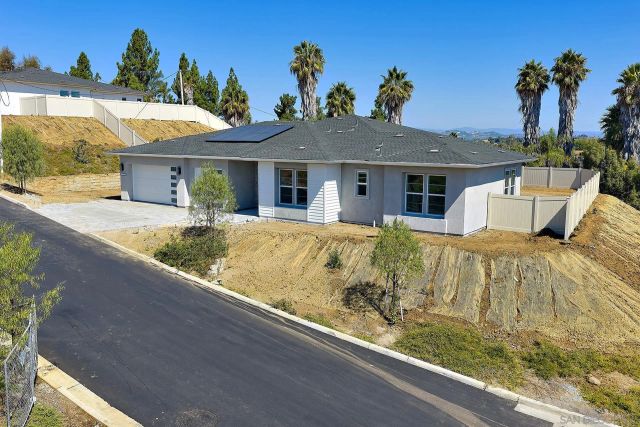 1748 Ishihara Rd, Vista, CA 92084