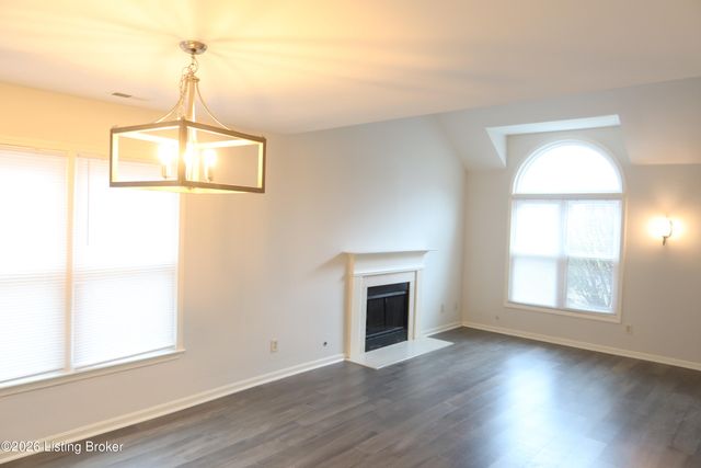 4809 Fairway Pointe Ct, Louisville, KY 40241