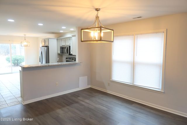 4809 Fairway Pointe Ct, Louisville, KY 40241