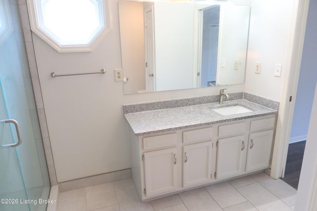 4809 Fairway Pointe Ct, Louisville, KY 40241