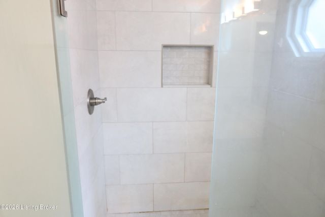 4809 Fairway Pointe Ct, Louisville, KY 40241