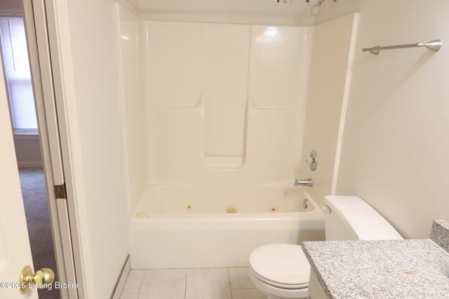 4809 Fairway Pointe Ct, Louisville, KY 40241