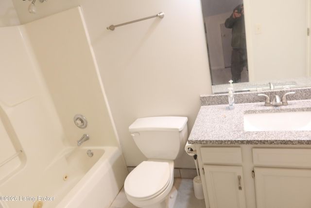 4809 Fairway Pointe Ct, Louisville, KY 40241