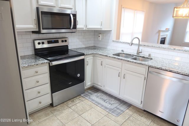 4809 Fairway Pointe Ct, Louisville, KY 40241