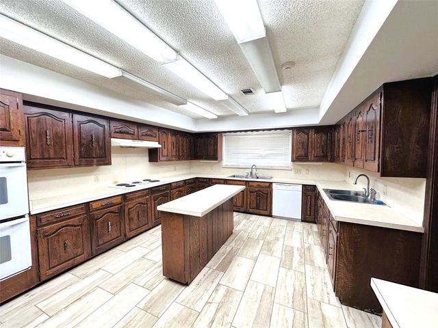 722 E Wheatland, Duncanville, TX 75116