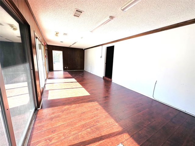 722 E Wheatland, Duncanville, TX 75116