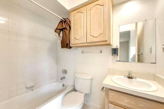 722 E Wheatland, Duncanville, TX 75116