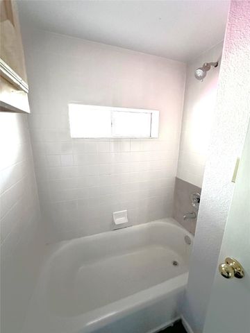 722 E Wheatland, Duncanville, TX 75116