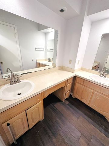 722 E Wheatland, Duncanville, TX 75116